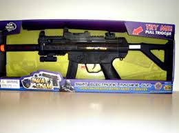 This toy gun is a replica of a real machine gun and can be mistaken for a real gun.